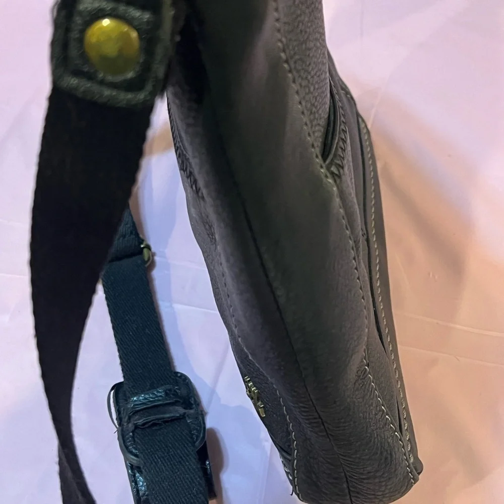 The Sak Black Leather Women’s Crossbody Purse Shoulder Strap Genuine Leather Bag